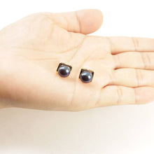 Load image into Gallery viewer, 14K Yellow Gold Black Pearl Stud Earrings (9–10mm)