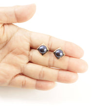 Load image into Gallery viewer, 14K Yellow Gold Black Pearl Stud Earrings (9–10mm)