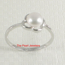 Load image into Gallery viewer, Solid Sterling Silver .925 Flower-Design White Freshwater Pearl Solitaire Ring