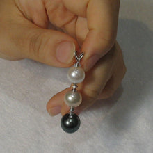 Load image into Gallery viewer, 14k White Gold Rabbit-Ear Bale &amp; Graduated Cultured Pearl Pendant
