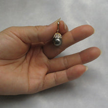 Load image into Gallery viewer, Silver-Gray Tahitian Pearl &amp; 14k Yellow Gold Flowery-Cap Bale with 6 Diamonds Pendant
