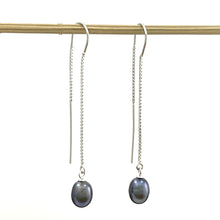 Load image into Gallery viewer, Sterling Silver Threader Black Pearl Drop Earrings