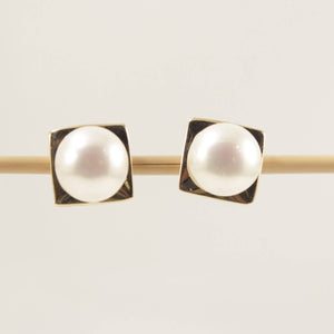 14K Yellow Gold White Pearl Stud Earrings (9–10mm)