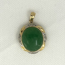 Load image into Gallery viewer, Green Oval Jade 14k Gold Pendant