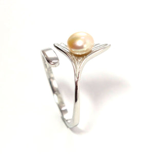 Real Silver .925 Peach Freshwater Cultured Pearl Shell-Style Adjustable Ring