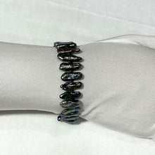 Load image into Gallery viewer, Peacock Biwa Pearl Bracelet with 14k Yellow Gold Fish Tail Clasp