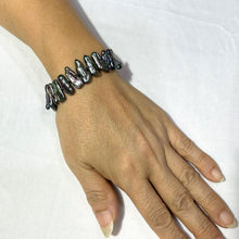 Load image into Gallery viewer, Peacock Biwa Pearl Bracelet with 14k Yellow Gold Fish Tail Clasp