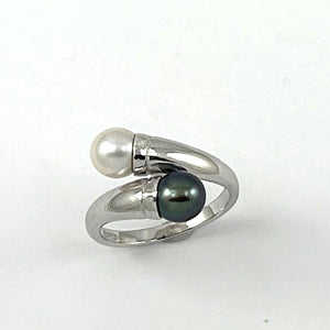 Solid Sterling Silver .925 Twin Black & White Freshwater Cultured Pearl Cocktail Ring