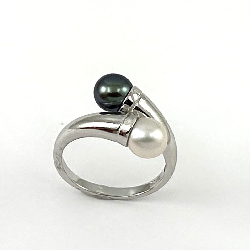 Solid Sterling Silver .925 Twin Black & White Freshwater Cultured Pearl Cocktail Ring
