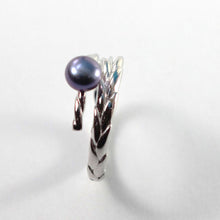 Load image into Gallery viewer, Adjustable Wheat-Style Black Pearl Ring – .925 Sterling Silver