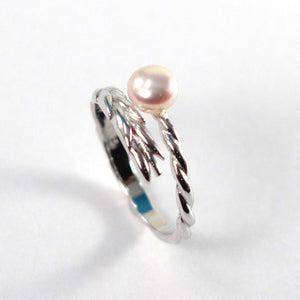Adjustable Wheat-Style Pink Pearl Ring – .925 Sterling Silver