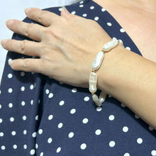 Load image into Gallery viewer, White Biwa Pearl &amp; Gold Beads Bracelet with 14k Yellow Gold Fish Tail Clasp