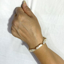 Load image into Gallery viewer, White Biwa Pearl &amp; Gold Beads Bracelet with 14k Yellow Gold Fish Tail Clasp