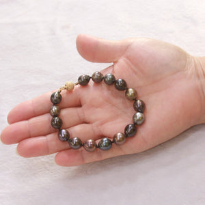 7T00003C20-Beautiful-14kt-YG-Clasp-Hand-Knot-Black-Tahitian-Pearl-Bracelet