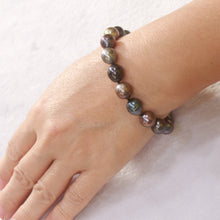 Load image into Gallery viewer, 7T00003C20-Beautiful-14kt-YG-Clasp-Hand-Knot-Black-Tahitian-Pearl-Bracelet